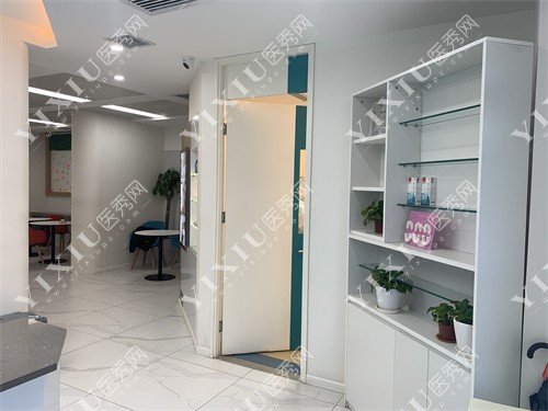 北京顺德口腔顺义区裕龙花园店展示台