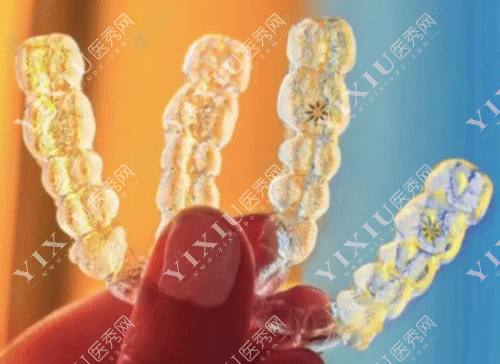 牙齿隐形牙套摘戴方便的图片
