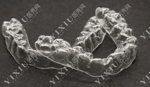 牙齿透明隐形牙套图片