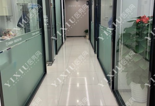 上海正睿齿科内部过道示意图
