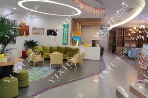 上海维乐口腔医院内部大厅环境图