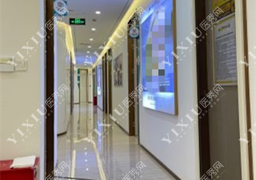 上海维乐口腔医院内部过道环境示意图