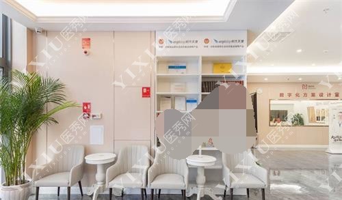 云南昆明柏德口腔门诊部休息区
