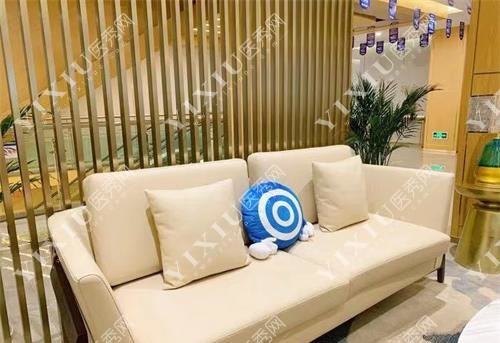 昆明美奥口腔沙发区