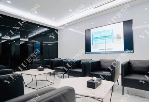 马泷齿科（星摩尔店）大厅一角