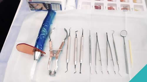 牙科医院补牙工具展示