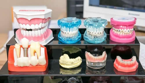 口腔医院牙齿治疗宣传图