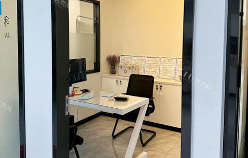 南宁岭南口腔潘蛟南院长做种植牙技术特点分享，上颌开窗植骨种牙技术真不错！(图6)