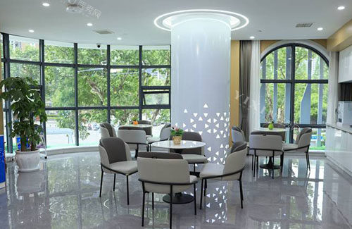 武汉海贝口腔做牙齿治疗也太好了吧，进口品牌种植牙套餐仅需2680元起太划算！(图4)