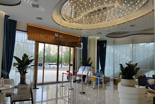 听说杭州富阳金铂利口腔看牙技术好，公布种植牙和牙齿矫正医生特点和收费价格！(图3)