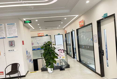 杭州泽一口腔牙齿治疗收费价目表公开，2024年种植牙和牙齿矫正收费都有下降！(图6)