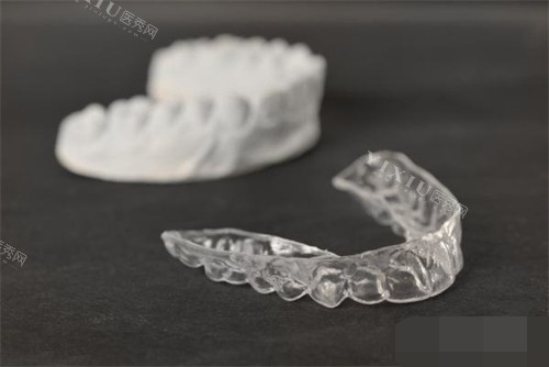 牙齿矫正透明保持器及牙齿模型图