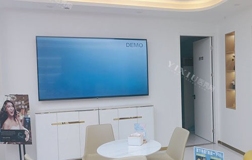 武汉觅齿口腔看牙收费价格表公开，韩国种植牙2680元起／自锁托槽矫正11000元起。(图3)