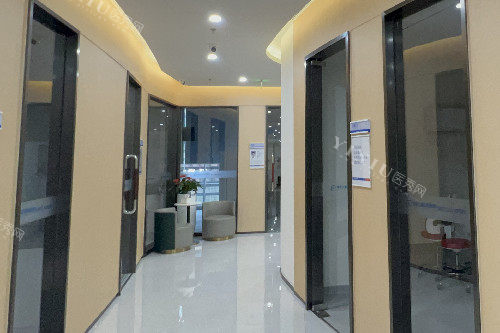 有谁知道成都锦官口腔整牙多少钱啊？传统托槽8000+／国产无托槽17000-35000元左右起(图2)