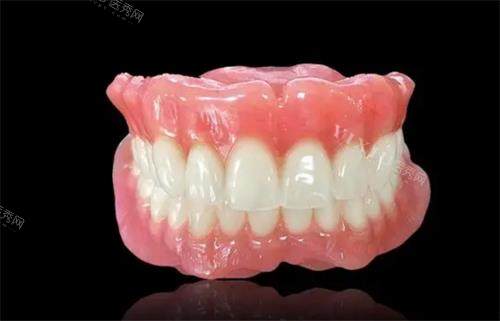 详解吸附式假牙的优点和缺点，舒适易清洁但需要适应期！(图2)