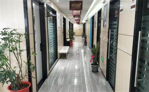 沭阳金铂利口腔医院地址位于沭阳县城区新华路与凤凰路的交叉口东南侧，周边交通便利，方便就诊！(图4)