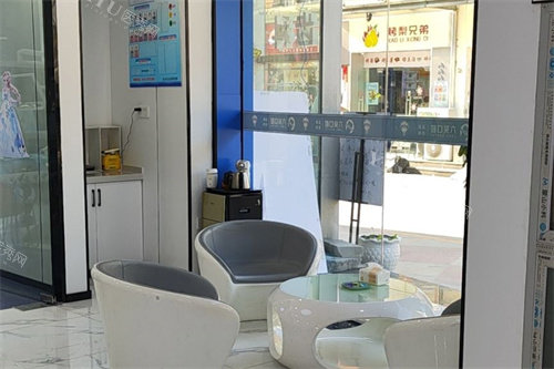 昆山六贝口腔医院地址位于花桥镇绿地大道303弄30号，交通便利，方便患者前来就诊！(图3)