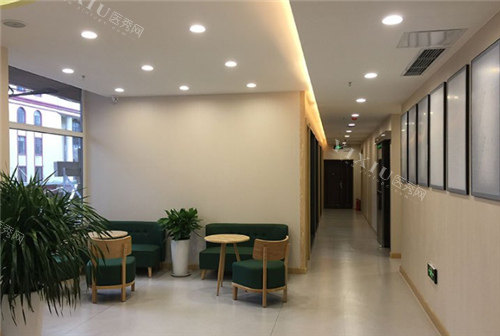 解锁！2024新版大连齿医生口腔种植牙价格：优势&价位&开展项目一览~(图1)