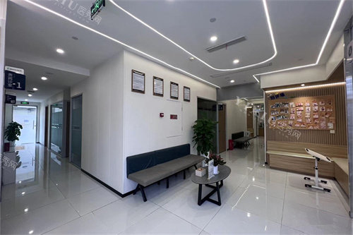 成都青羊牙多乐口腔候诊区