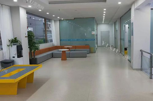 简阳圣洁口腔大厅休息区环境图
