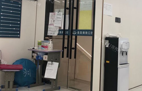 杭州美院南街口腔入口环境实拍图