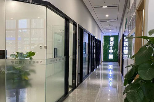 海口麦牙美口腔走廊环境图