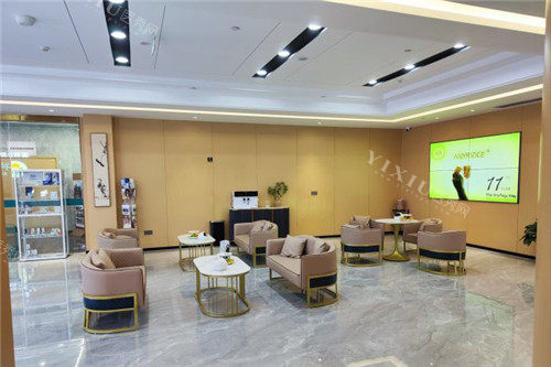东莞祥禾口腔大厅休息区