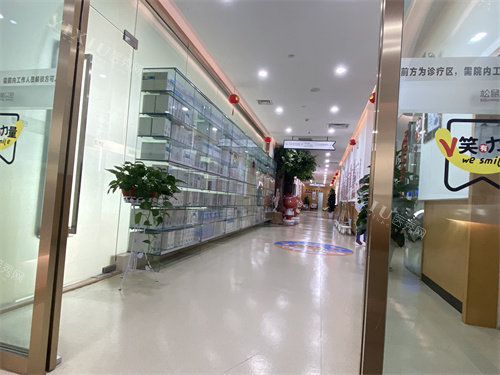 昆明松鼠口腔医院走廊环境