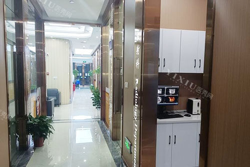 武汉艾雅口腔走廊环境实拍图