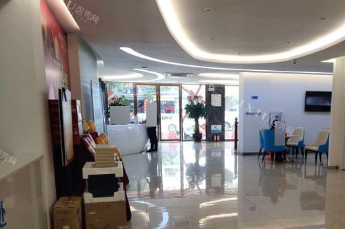 海口爱牙口腔大厅图