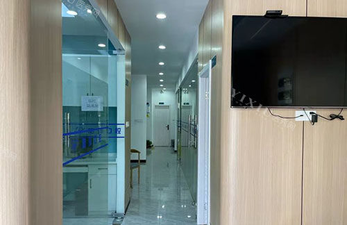 杭州皓泽口腔走廊环境实拍图