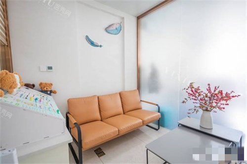金华浦江萌芽口腔门诊部休息区