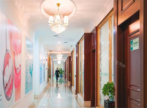 广州瑞华口腔海珠店走廊