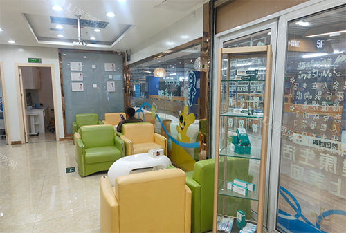 兰州一柚口腔休息大厅照片
