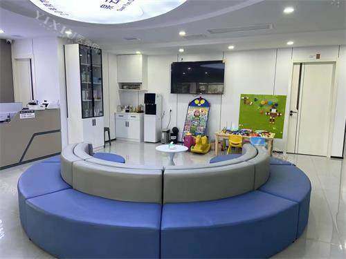 青岛泉云口腔王台2店休息区环境