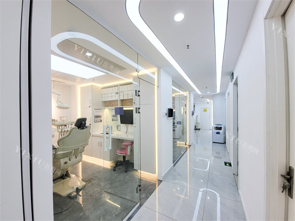 北京维恩口腔（海淀店）走廊一角