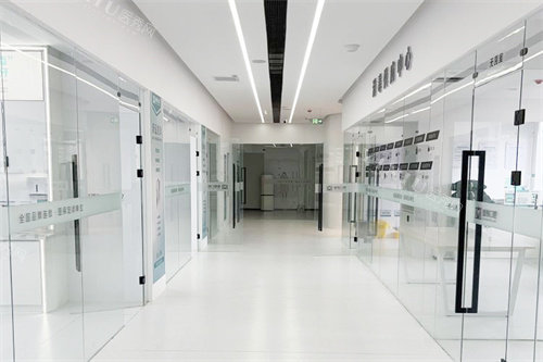 威海德韩口腔经区店走廊环境