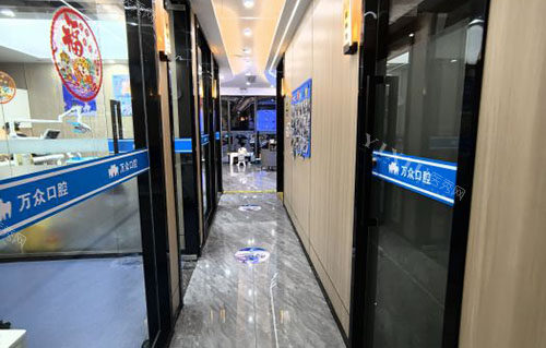 杭州万众口腔走廊环境实拍图