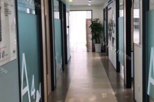 青岛瑞泰口腔医院市北店走廊