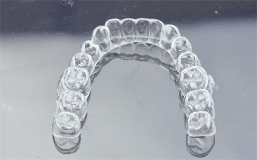 石家庄三博口腔多少钱？种植牙3500元起、牙齿矫正5000元起、补牙150元起、牙冠800元起！(图3)