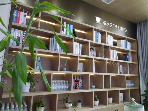 杭州瑞创口腔门诊部萧山区旗舰总院展示柜