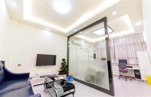 武汉艾雅口腔2025价格表发布：种植牙3600元起、矫正7500元起、根管治疗280元起！(图5)