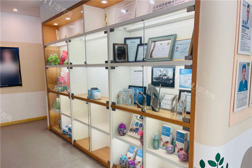 上海青苗儿童口腔大厅展示区
