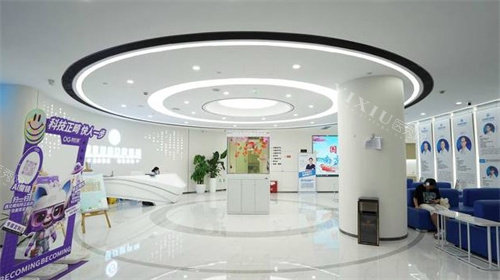 牙齿打桩卡通图