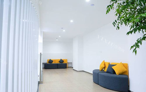 桐庐艾伢口腔牙齿治疗等候区