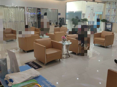 武汉咿呀口腔等待区环境