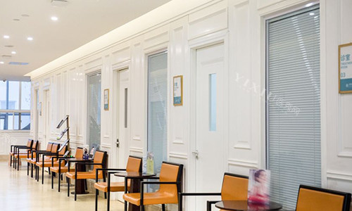 西安团圆口腔诊室外等位区