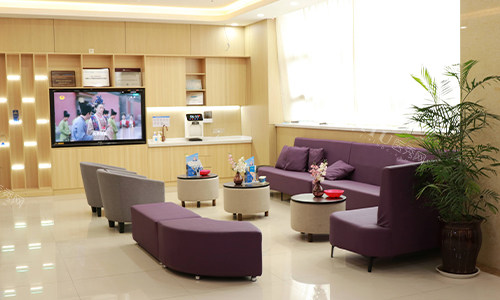 西安中诺口腔医院大厅等候区设施
