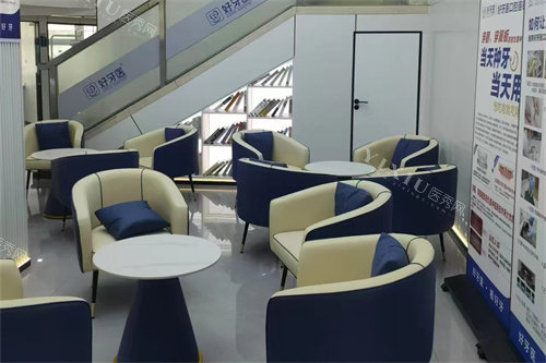 温州好牙医口腔候诊区