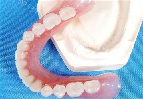 半口活动假牙展示